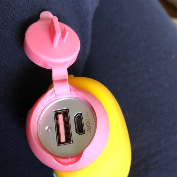 **CLOSE OUT *** EmoJuice Portable power Source - Picture 2 of 6